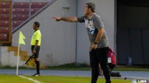 Juan Carlos García deja de ser el DT del Tauro luego de la derrota ante Plaza