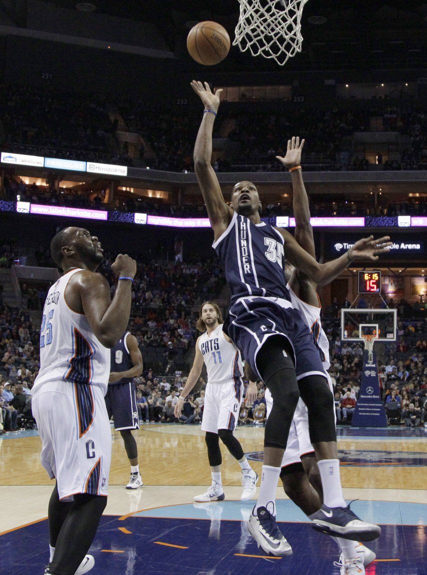 Durant anota 34 puntos en victoria del Thunder