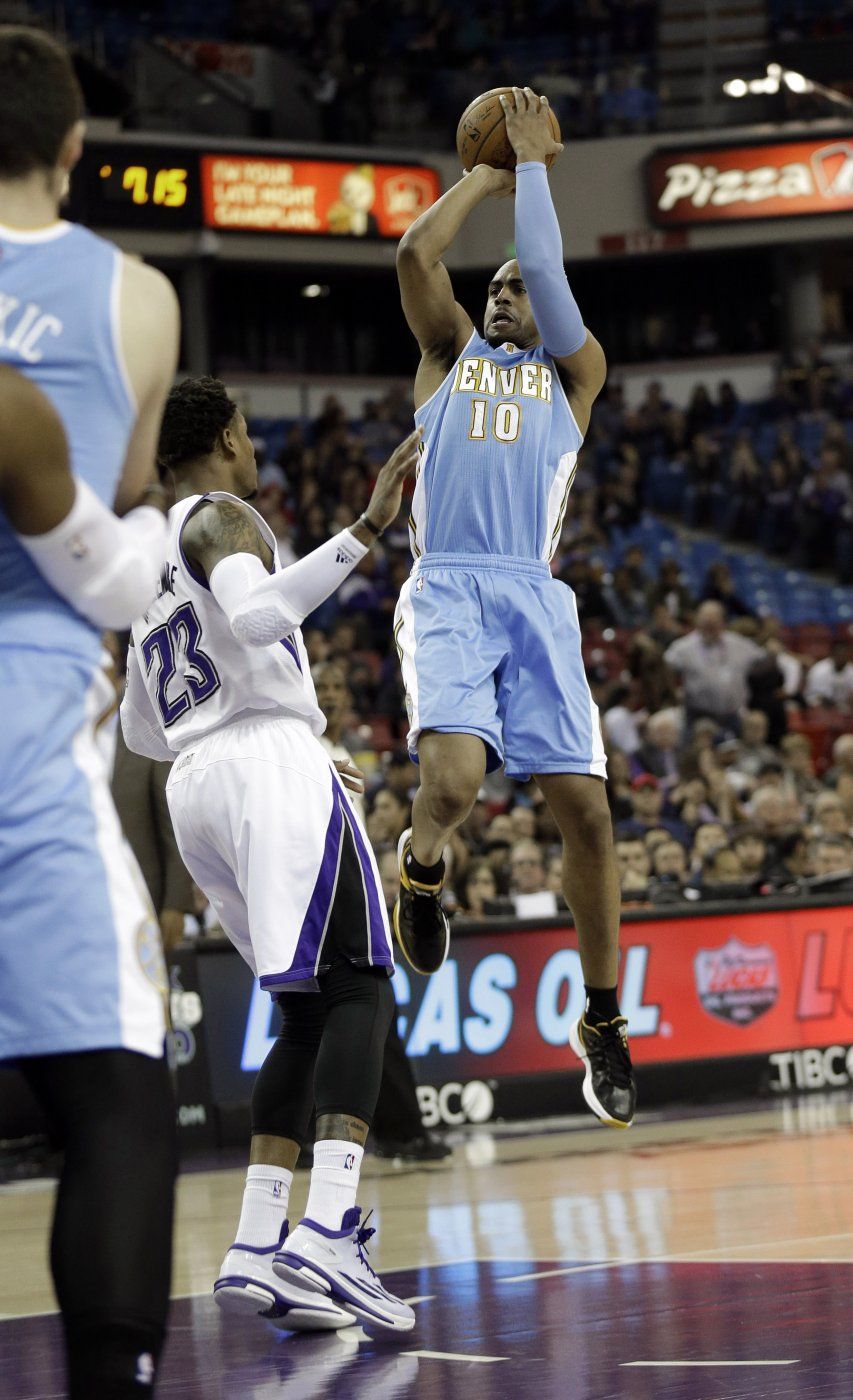 Los Nuggets ganan a Kings en su cuarta victoria seguida