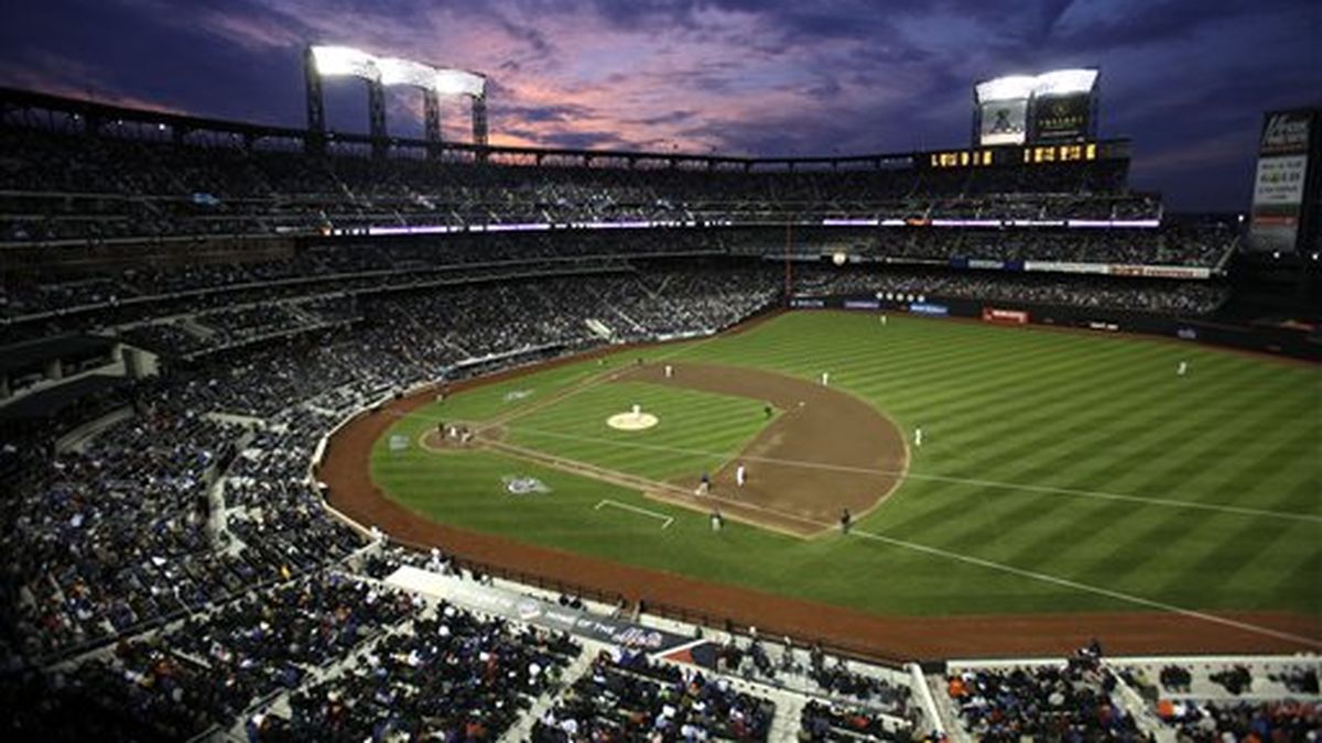 Mets inauguran estadio con derrota ante Padres