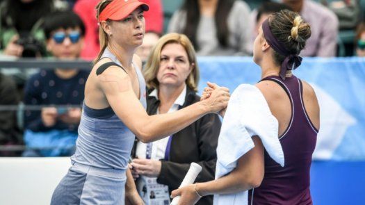 Sharapova abandona en cuartos de final en Shenzhen