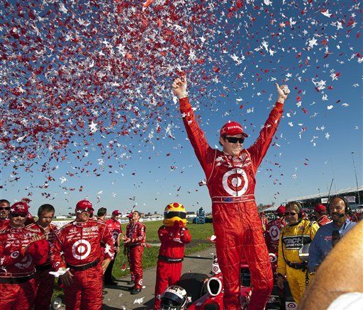 Castroneves pierde carrera por penalización en Canadá