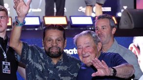 Roberto Durán hizo su aparición en el pesaje de Tyson Fury-Oleksandr Usyk en Riyadh