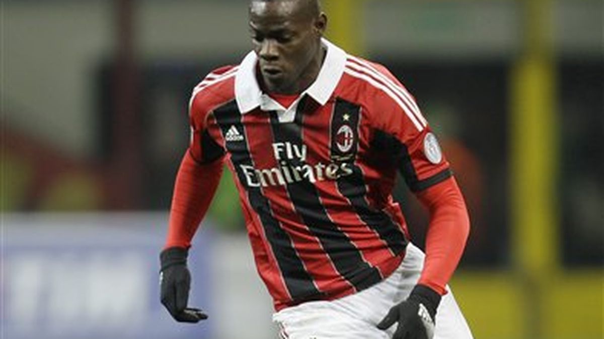 Balotelli conquista elogios en su debut en Milan, image size:1200x675