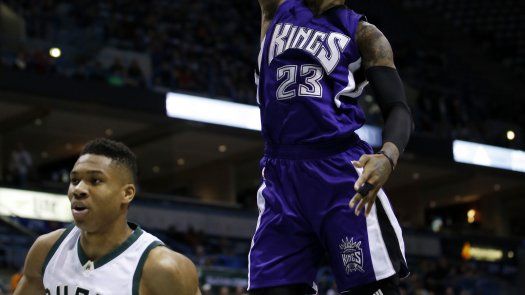 Gay ayuda con 36 puntos a victoria de Kings sobre Bucks