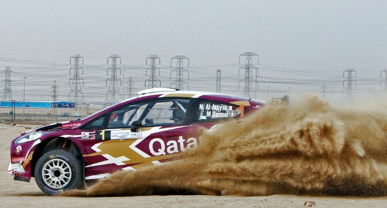 Catarí Al-Attiyah prueba coche en dunas de Lima previo a Rally Dakar