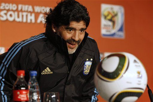 Mundial: Maradona se toma con calma eliminación de Brasil