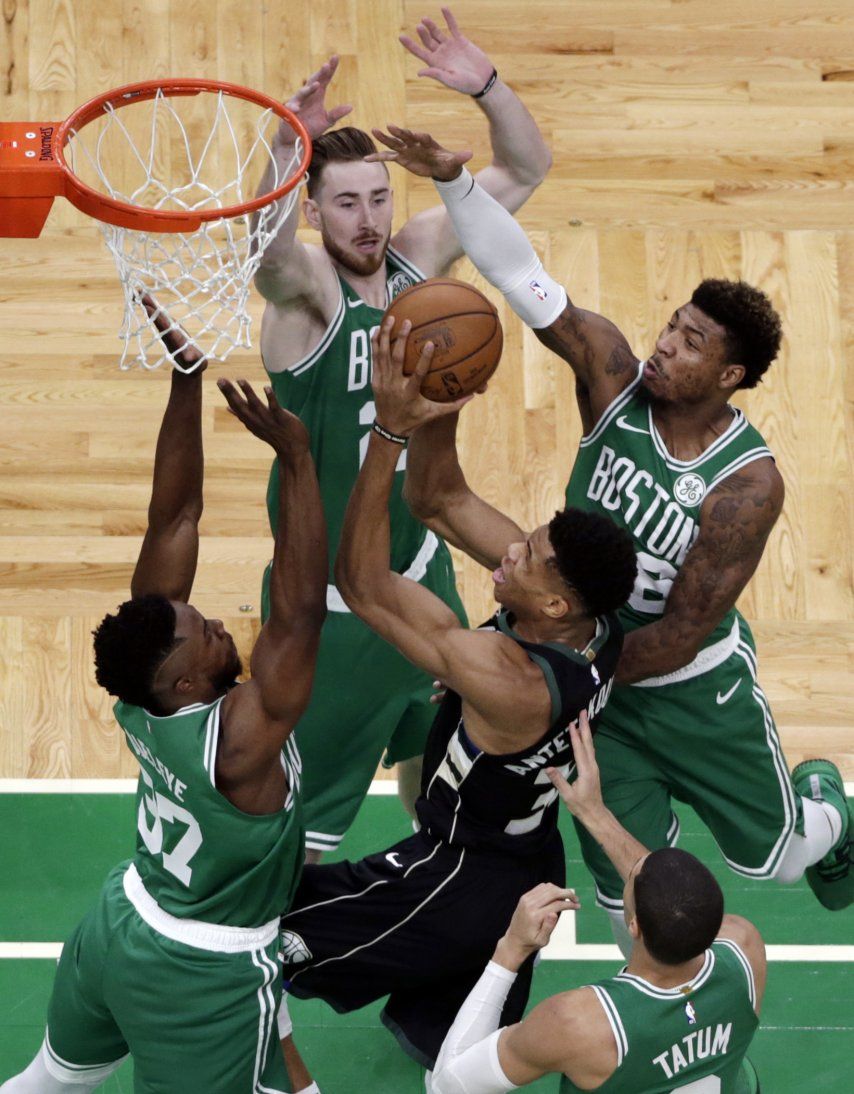 Con 30 puntos de Antetokounmpo, Bucks gana 120-107 a Celtics