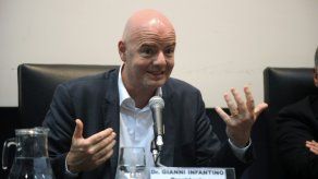 Vázquez plantea formalmente a Infantino interés de Uruguay y Argentina en coorganizar Mundial 2030