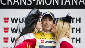 Colombiano Soler gana segunda etapa de la Vuelta a Suiza