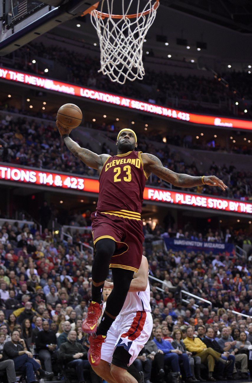 LeBron y Cavaliers les dan repaso a Wizards en Washington