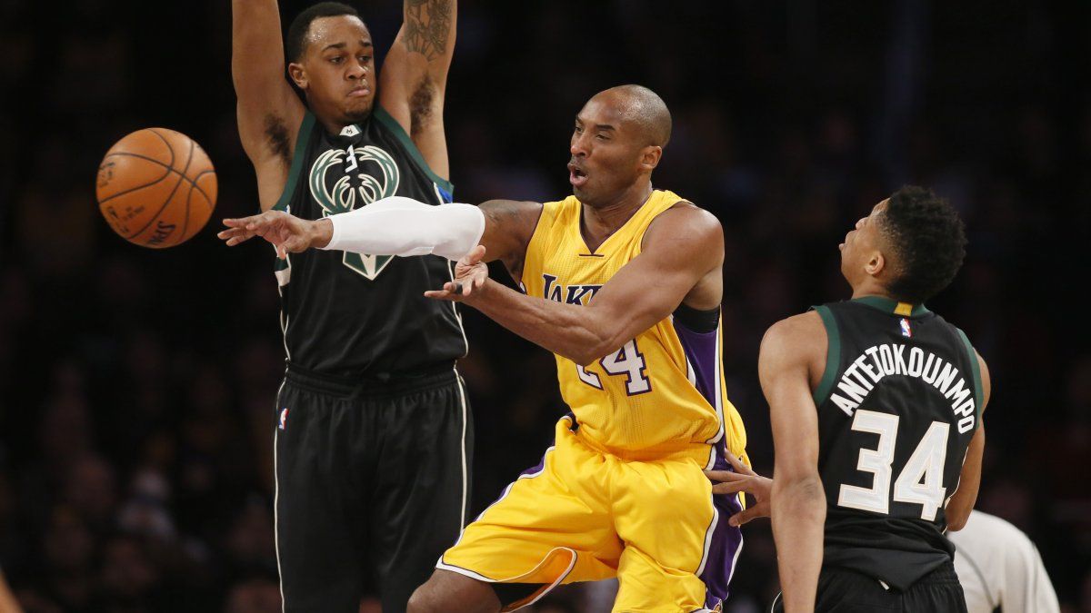 Kobe anota 22, lidera el triunfo de Lakers sobre Milwaukee