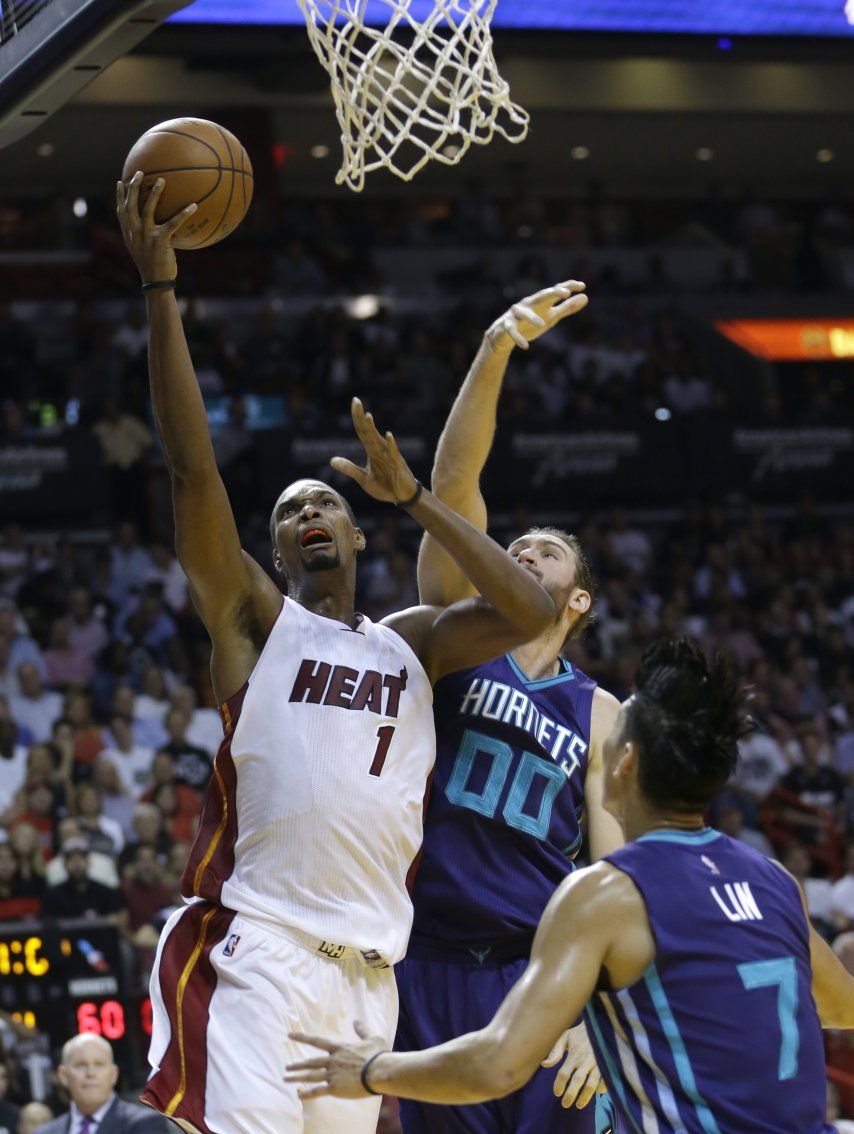 Bosh regresa a la acción y encabeza triunfo del Heat