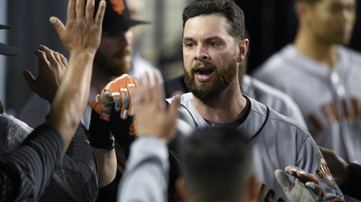 Los Gigantes remontan para imponerse 4-2 a los Dodgers