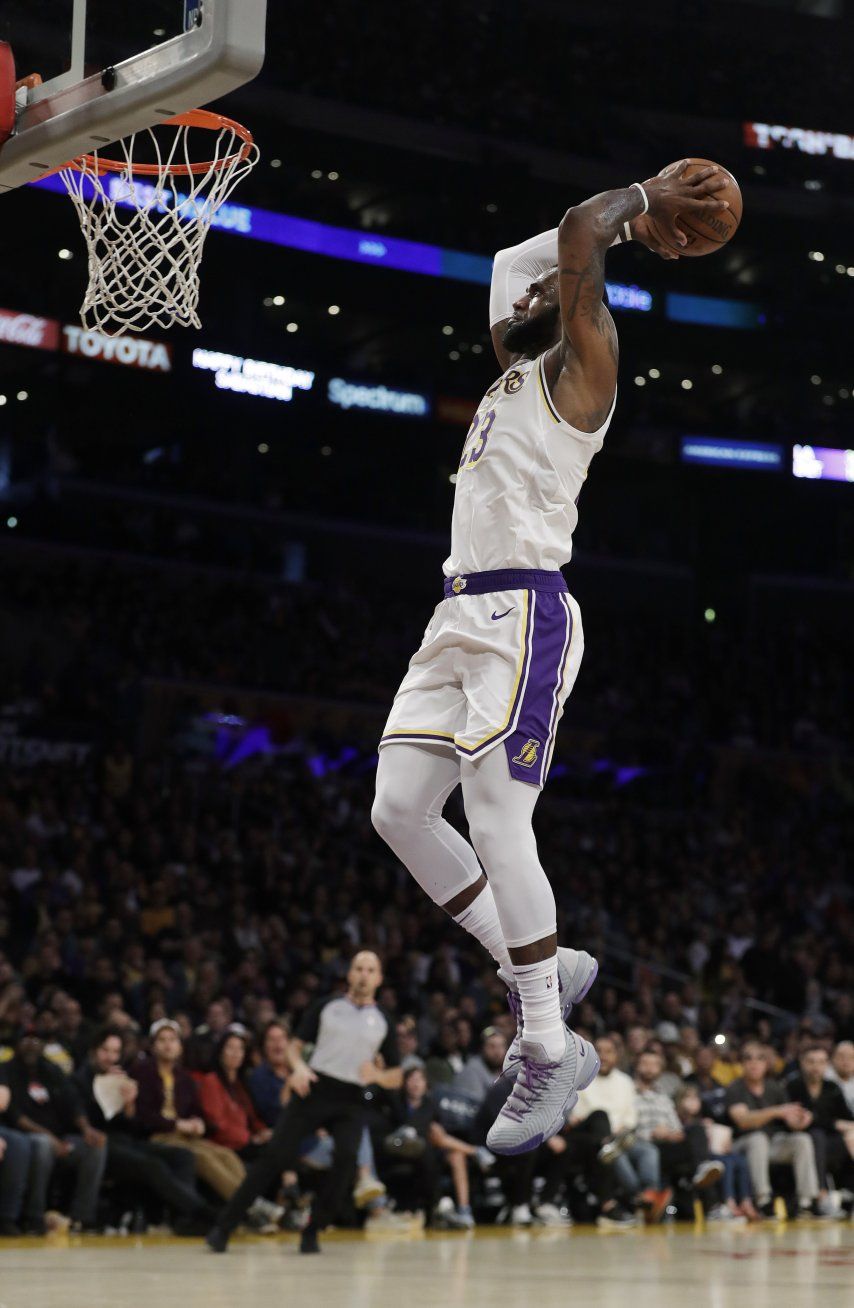 Kuzma guía a Lakers en apabullante triunfo sobre Suns