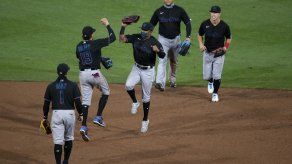 Marlins reportan 4 casos adicionales de COVID-19