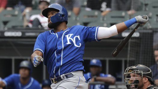Bonifacio jonronea y Reales vence 5-0 a Medias Blancas