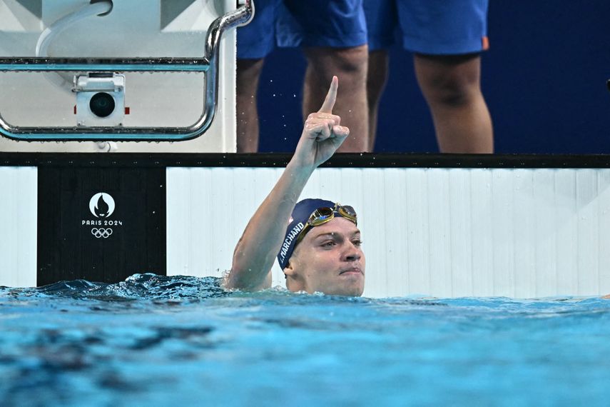 París 2024: Léon Marchand se llevó el oro con récord olímpico en 400 m estilos