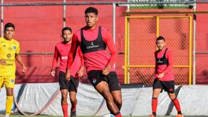 CSD Municipal de Guatemala anuncia lesión del panameño Davis Contreras