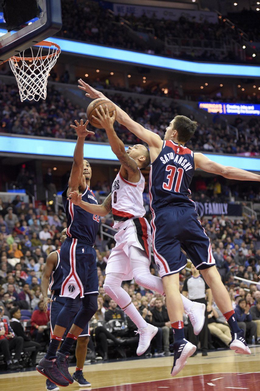 McCollum y Blazers remontan y ganan 108-105 a Wizards