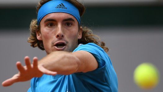 Tsitsipas arranca con solidez en Roland Garros