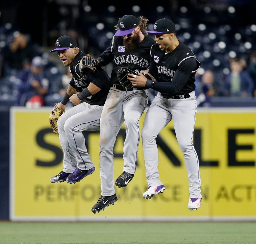 Rockies vencen 7-4 a Padres, que siguen sin victorias