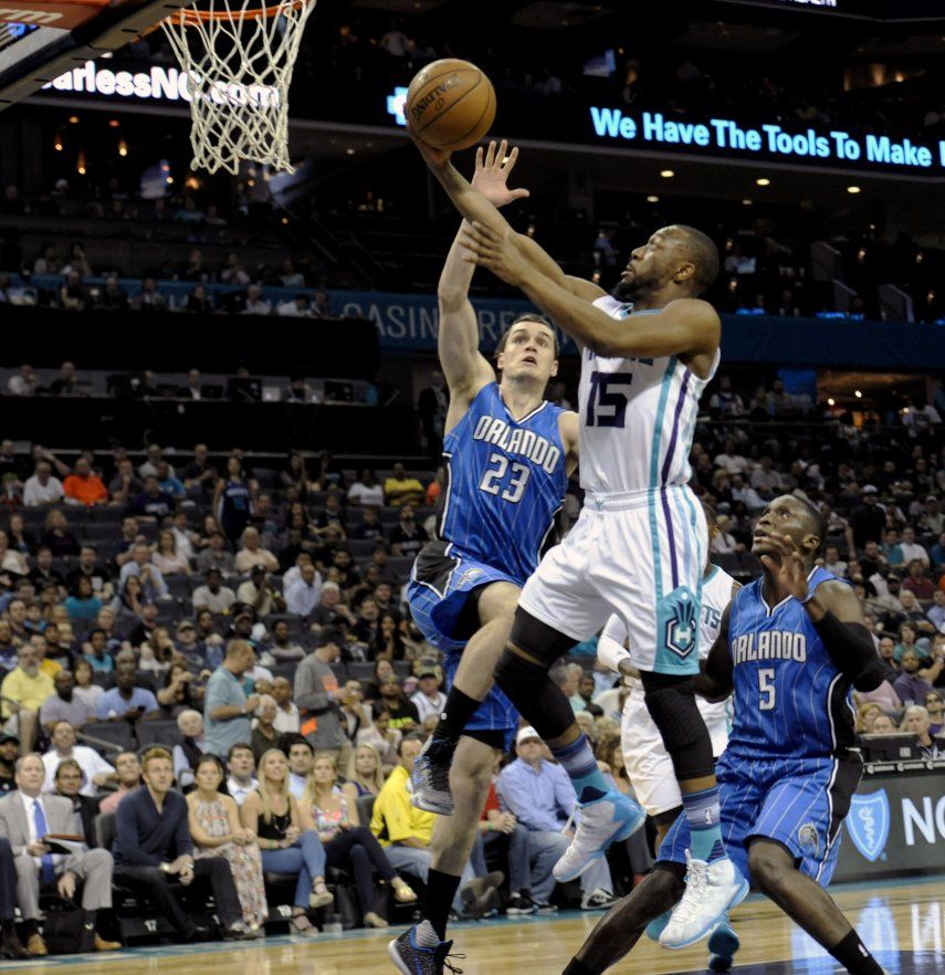 Hornets cierran estadía en casa con victoria sobre Magic