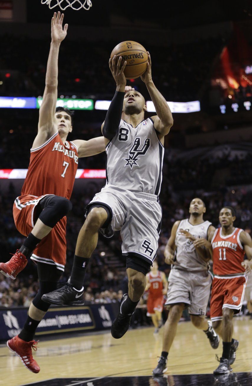 Mills y Duncan dan triunfo a Spurs sobre Bucks