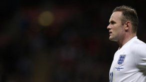 Inglaterra gana a Eslovenia gracias al dúo Rooney-Welbeck y lidera su grupo