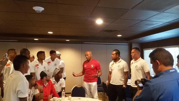 Mariano Rivera motiva a jugadores de la selección de Panamá