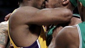Artest deslumbra con los Lakers en partido decisivo