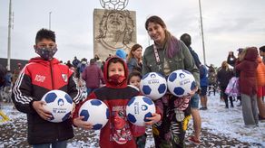 Descubren monumento a Maradona en Argentina