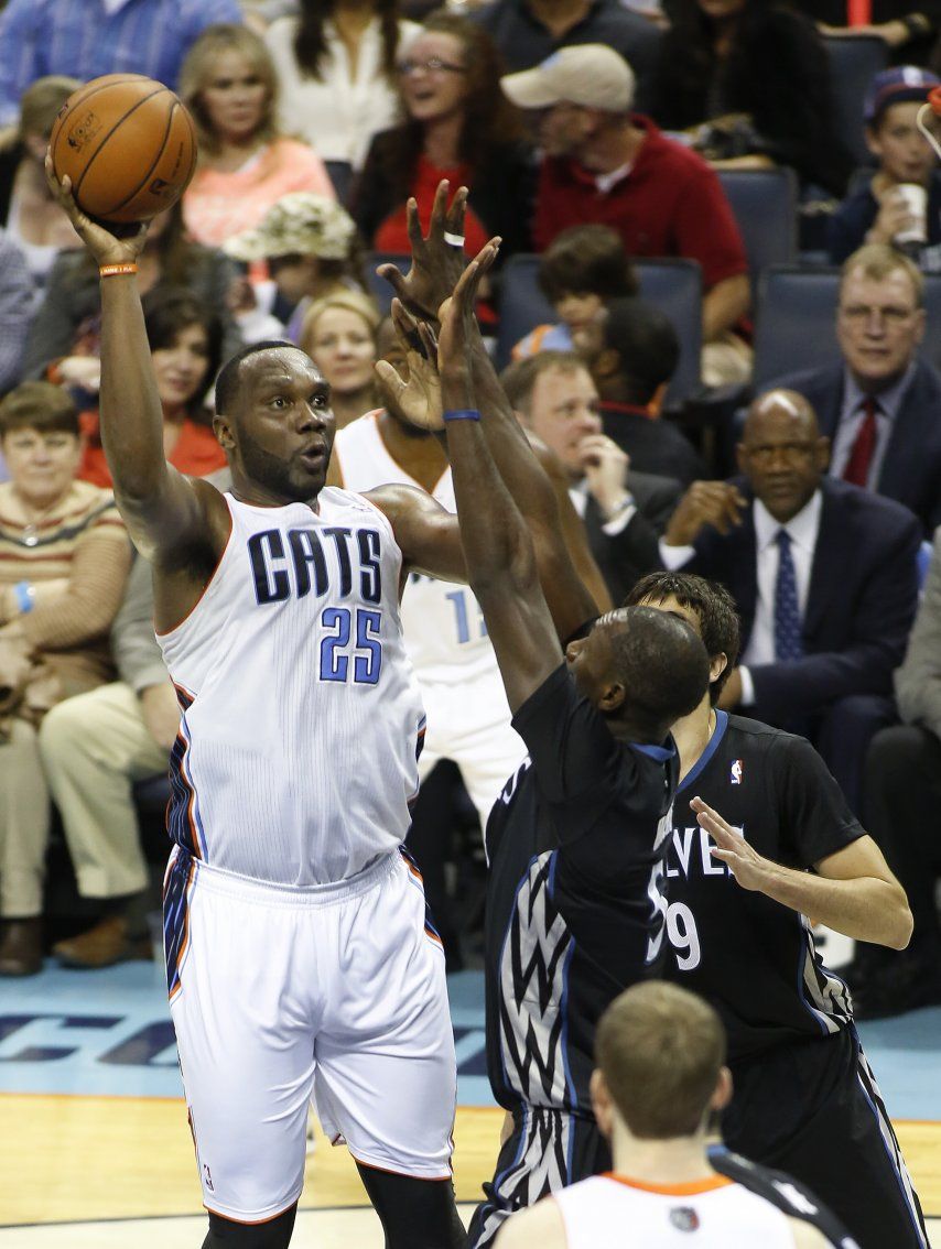 Bobcats hilan 8 triunfos seguidos en casa