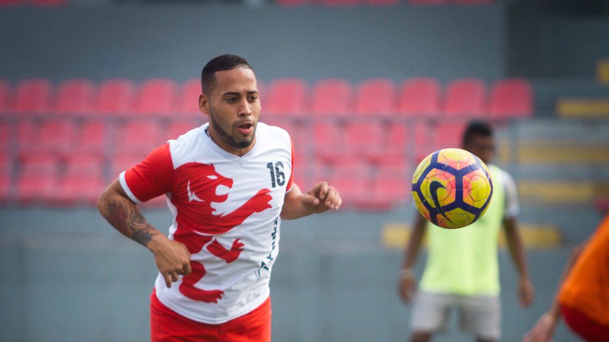 Plaza Amador renueva a Ernesto Sinclair