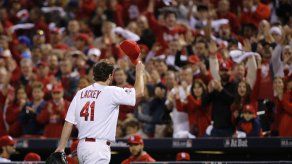 Lackey y Cachorros oficializan contrato por 32 millones