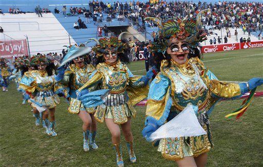 América: Diablada boliviana arma fiesta en estadio de Jujuy