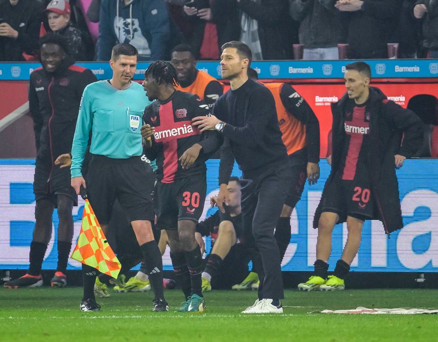 Bayer Leverkusen vuelve a ganar y sigue líder de la Bundesliga