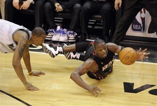 Wade se aferra a la cancha para ganar con Miami a Washington
