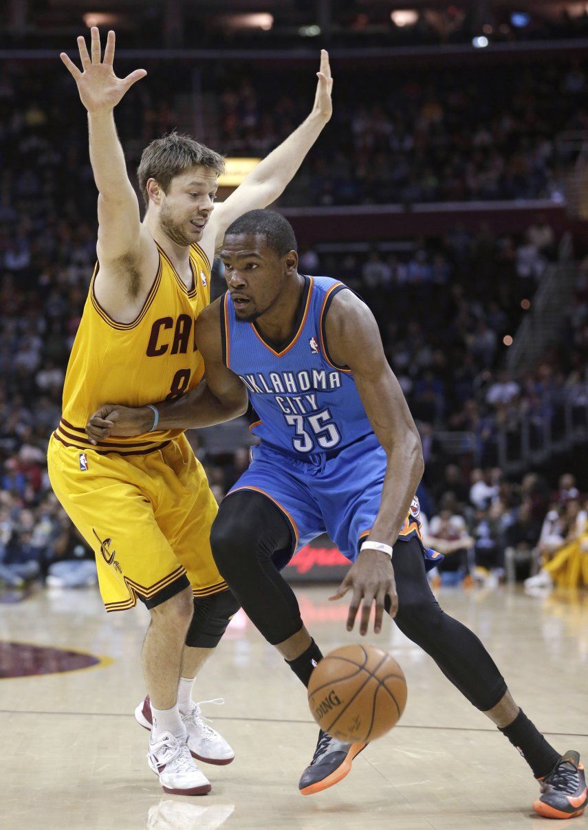 Con 35 de Durant, el Thunder vence a los Cavs