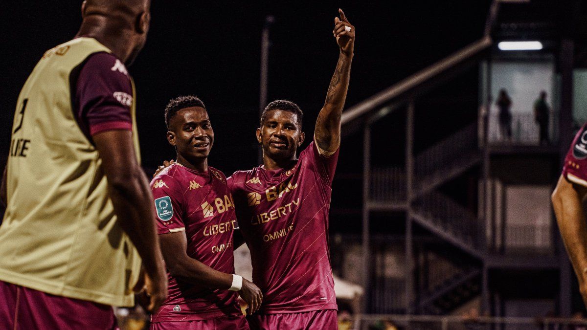 Fidel Escobar pide irse del Deportivo Saprissa