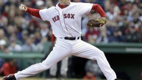 Taponero Papelbon no puede salvar a los Medias Rojas