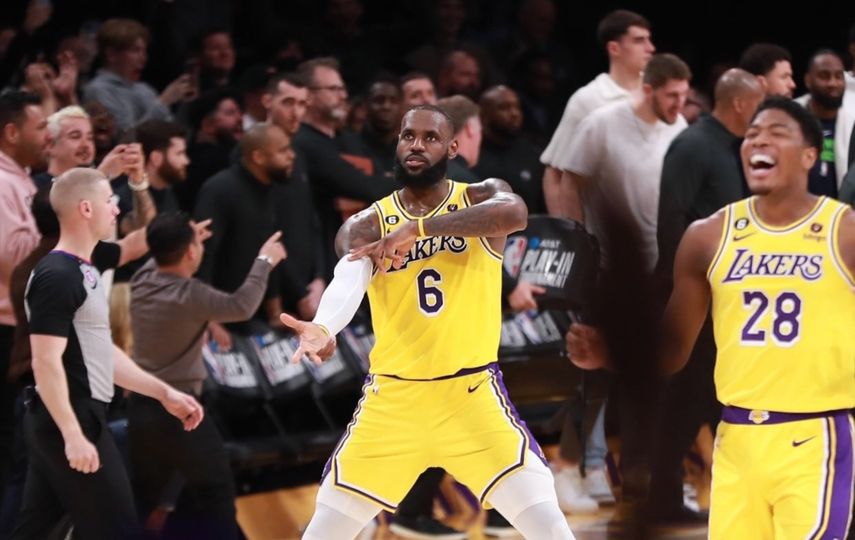 NBA: Lakers vuelven a playoffs con sufrido triunfo ante Minnesota