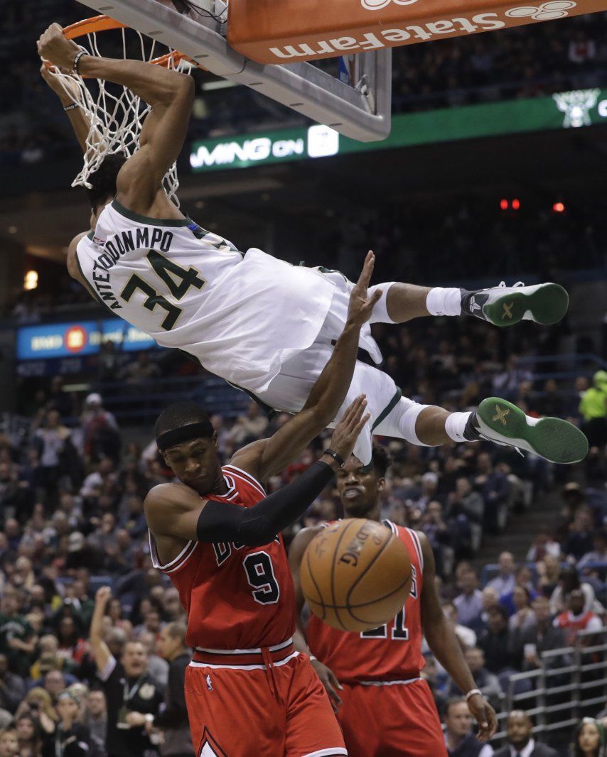 Antetokounmpo suma 30 y Bucks doblegan a Bulls