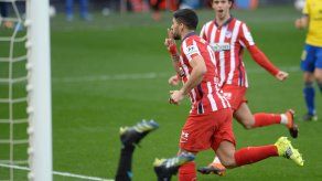 El líder Atlético gana 4-2 en Cádiz y amplía su ventaja
