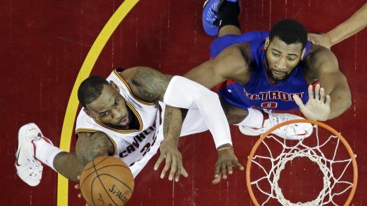 Triple-doble de LeBron en victoria de los Cavs ante Pistons