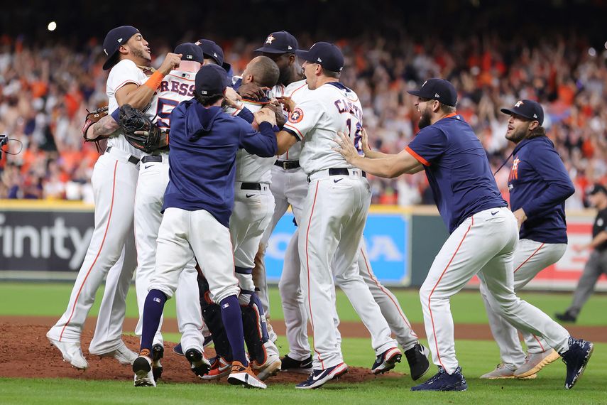 MLB: Astros de Houston vencen a Boston y regresan a la Serie Mundial