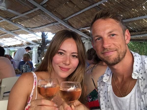 Roban a piloto Jenson Button en la Riviera Francesa