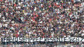 Cagliari multado por insultos racistas a Etoo