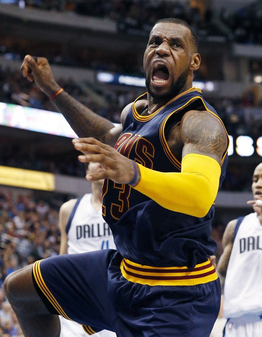 LeBron, apariencia distinta, mismo talento que rompe récords
