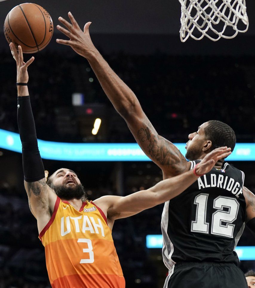 DeRozan, con 26 puntos, guía a Spurs a triunfo sobre Jazz
